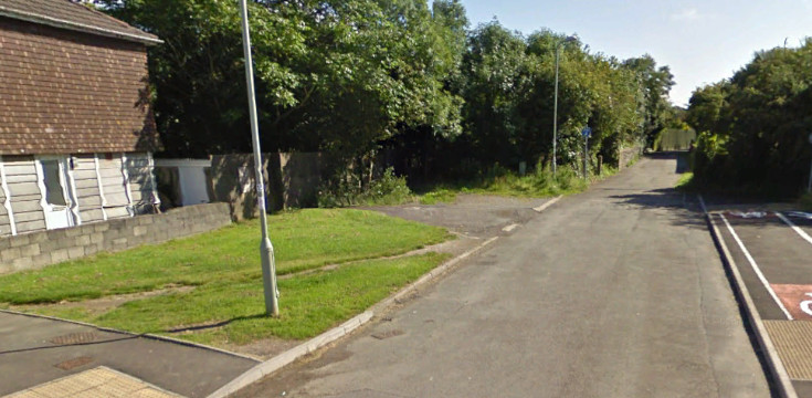 Fresh attempt to build homes off Waunscil Avenue