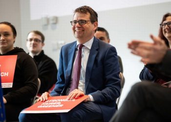 Council Leader “narrowly wins leadership vote”