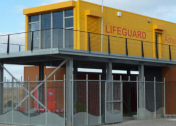Council weighs up options for RNLI beach lifeguard contract extension
